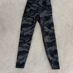 Old Navy Camouflage Leggings - Black and Gray